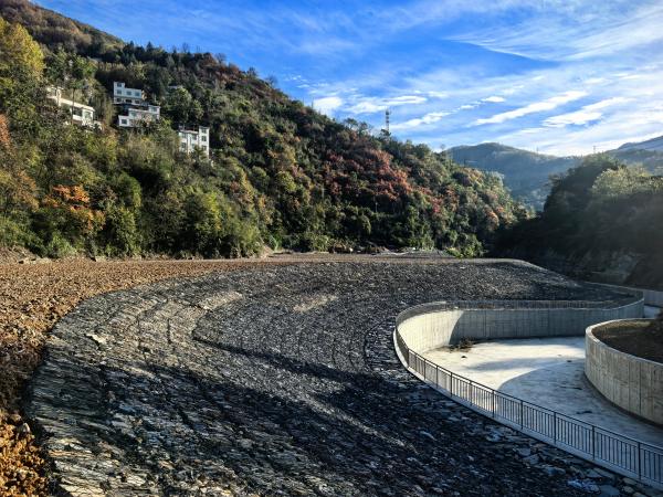 秦嶺腹地添生態(tài)屏障 關(guān)子溝尾礦庫閉庫工程通過竣工驗收