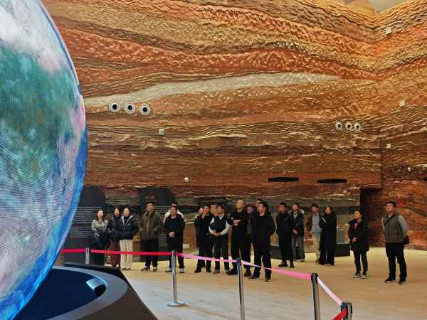 賦能身心 凝聚共識 有色駝城工會開展徒步活動